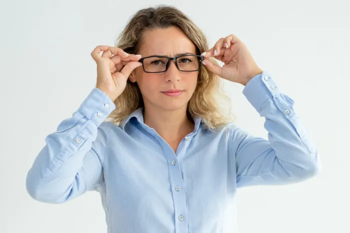 Кому необходимы корригирующие очки? фото