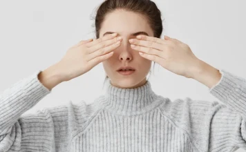 Как и чем правильно промыть глаза детям и взрослым: безопасные способы и правила ухода за глазами фото