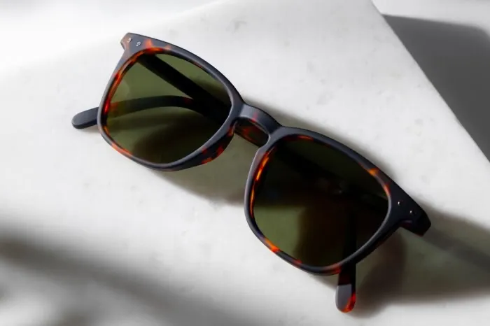 Зачем нужны солнцезащитные очки? фото